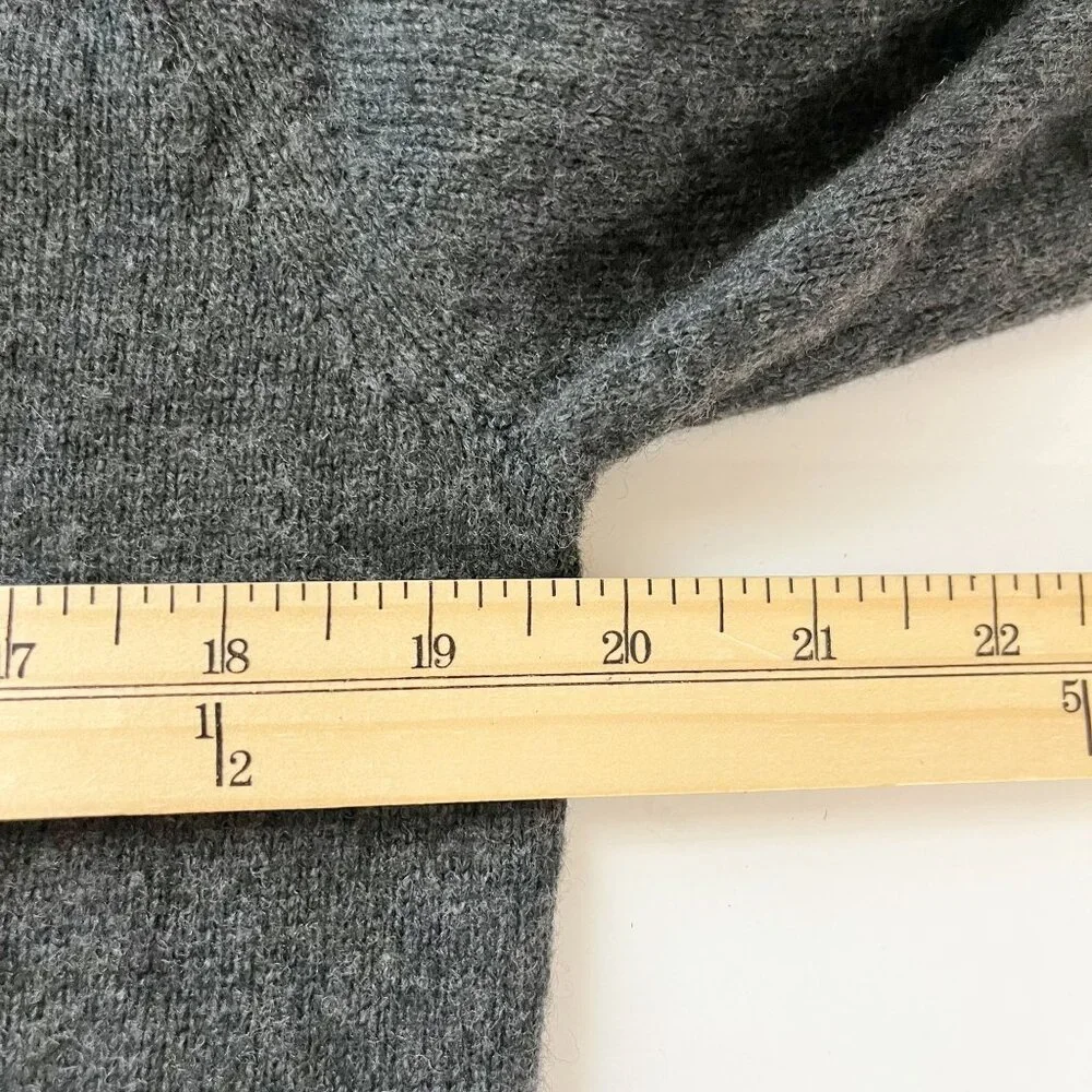 J. Crew Men's‎ Lambswool Gray Quarter Zip Pullover Sweater - Size Small